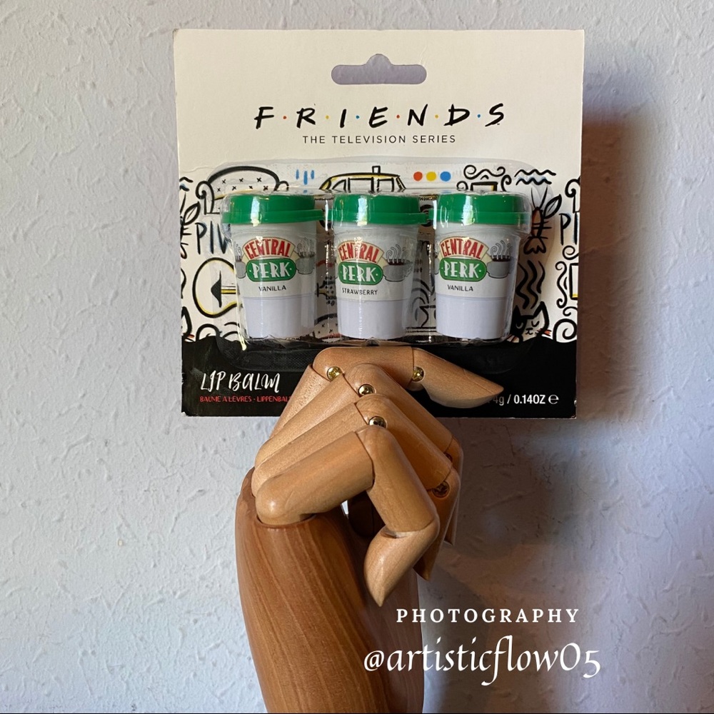 NEW! Friends Central Perk Lip Balm Coffee Cup Set - Picture 10 of 10